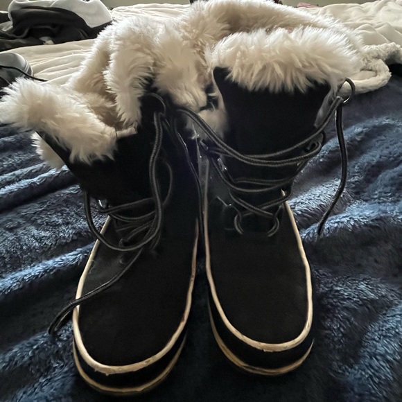 Rain or snow boots - Picture 1 of 3